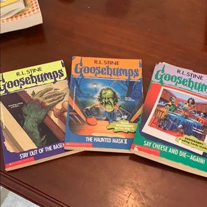 3 Goose bump books